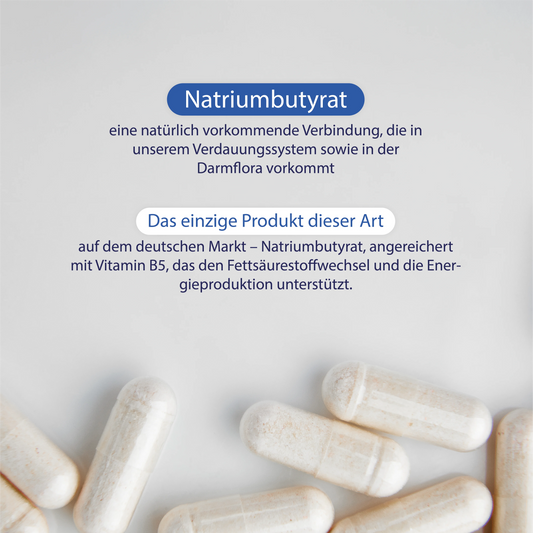 Natriumbutyrat-Kapseln von Puromedica liegen in einer transparenten Verpackung vor und sind in einer hellen, neutralen Umgebung präsentiert.